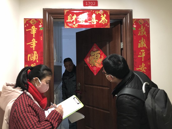 入户查访疫情.jpg